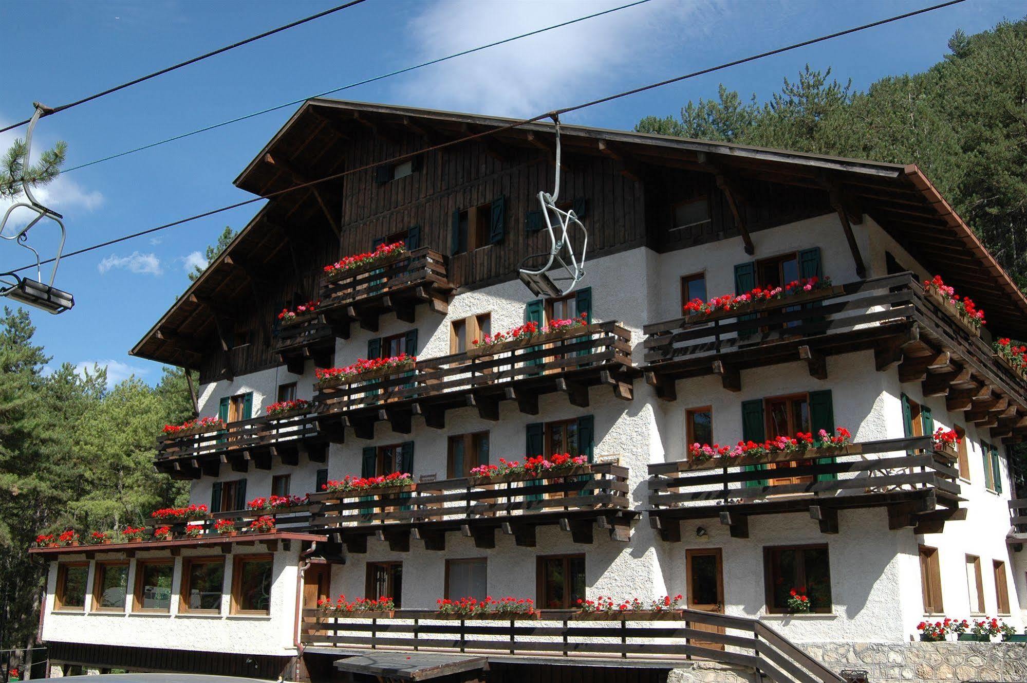 Hotel Garni Mille Pini Scanno Dış mekan fotoğraf